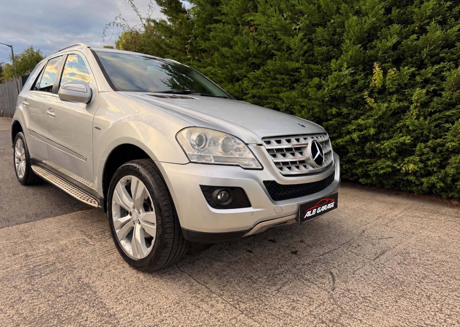 Mercedes-Benz ML 350 CDI — front three-quarter view