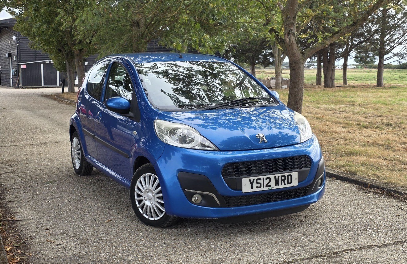 Peugeot 107 — front view