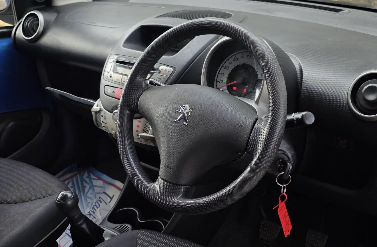 Steering wheel and manual transmission controls